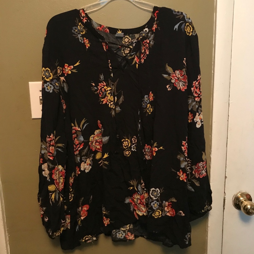 Floral old navy shirt!